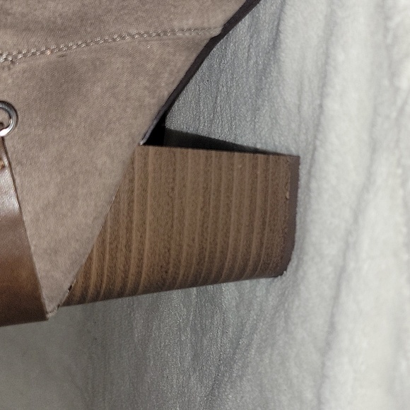 NWOT Taupe Brown 2in Thick Booties - Picture 5 of 5